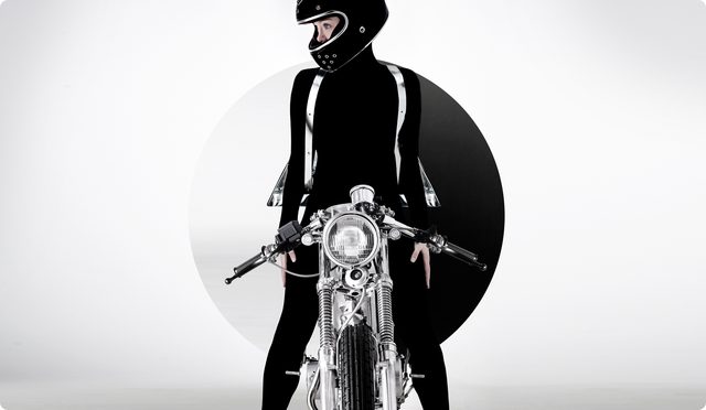 画像: 女性ライダーもなんだかアンドロイドみたい。実写版草薙素子、彼女で良さそう。