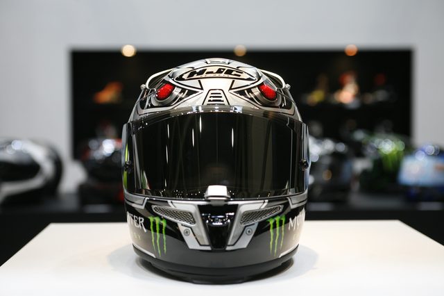画像3: ヘルメットはより軽く、そして変身する
