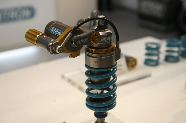 画像2: 問答無用の黄色いスプリング「OHLINS」