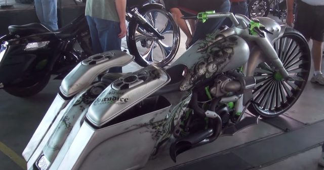 画像3: フルスロットルボードウォークバイクショー2014。タトゥー美女に囲まれたカスタムバイクたち。