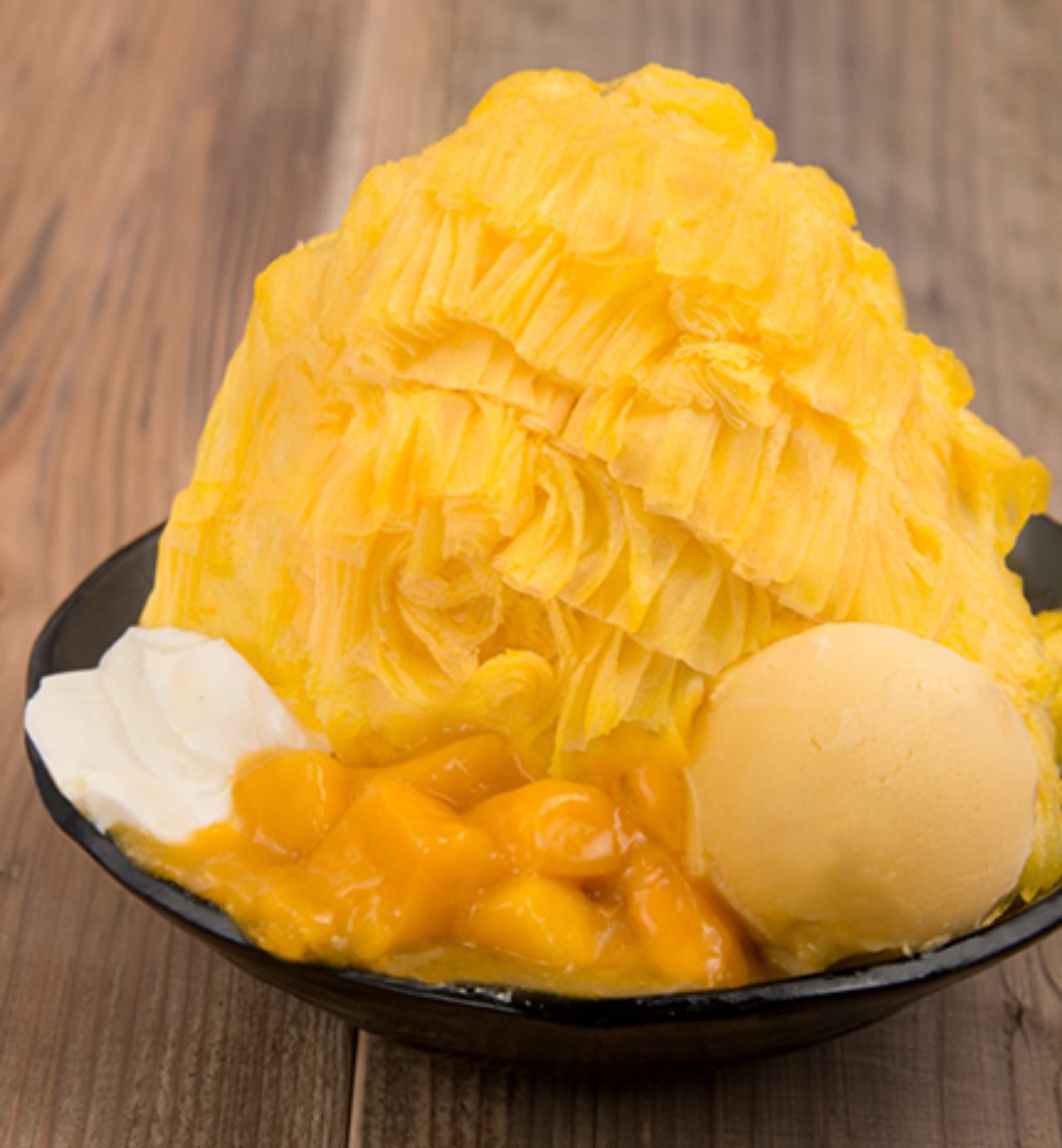 ついに上陸！ふわふわ食感の新しいスイーツ！2500人の行列が出来る