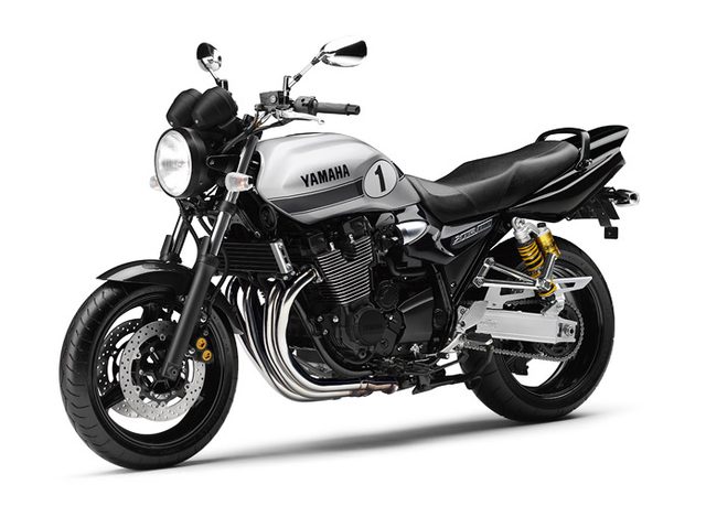 画像: 限定200台のレトロレーサーイメージのXJR www.yamaha-motor.co.jp