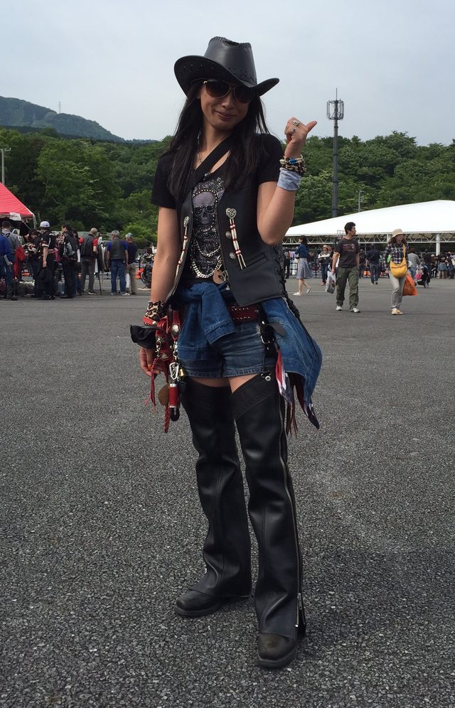 画像: スカルのTシャツめっちゃ素敵。話すと可愛らしい女性でギャップ萌え。