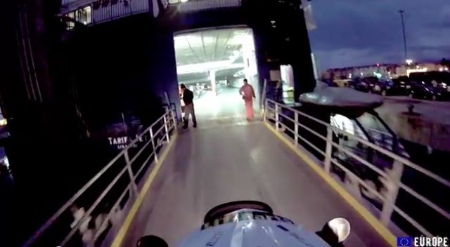 画像: フェリーに乗船。海路でアフリカ大陸を目指します。