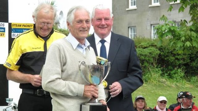画像: 85歳のとき、2位に入賞したテッドさん。 ichef.bbci.co.uk