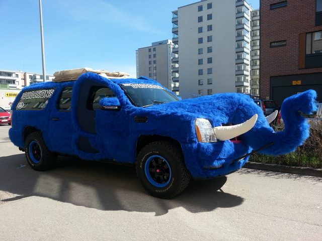 画像: ゾウ。 dudesons.com