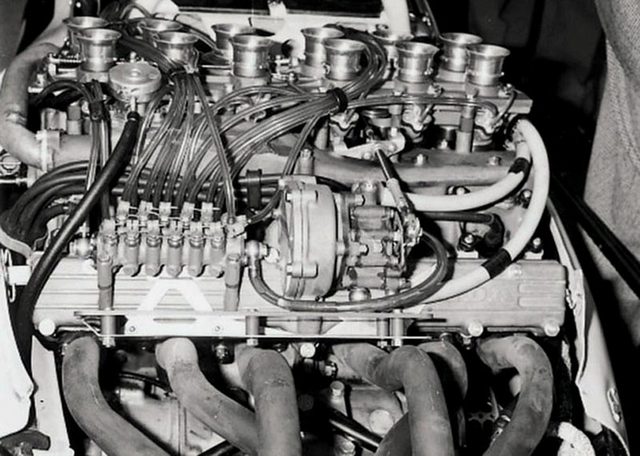 画像: 横置きV12気筒というユニークなレイアウトを持つRA270。排気量は1495 ccで、Vバンク角度は60度でした。 www.2000gt.net