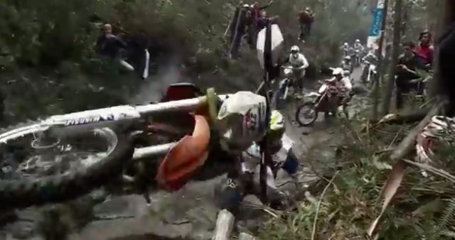 画像: Flying KTM(訳:さまよえるオーストリア製モーターサイクル)