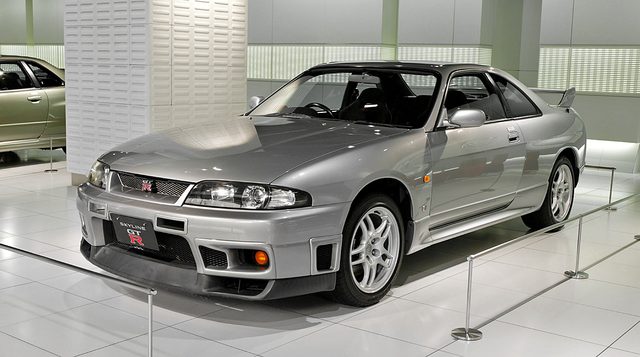 画像: これが33R。フロントマスクも尻も若さがありますよね ja.wikipedia.org