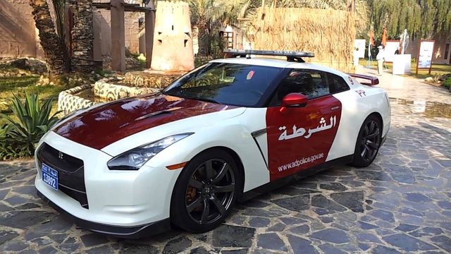 画像: カーチェイスでは負けないぞ!GT-R i.ytimg.com