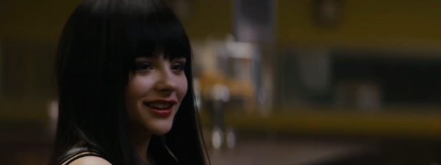 画像: テリーは歌手になりたいという夢を持っている。マッコールには自分の本名がアリーナであると告げる www.youtube.com