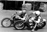 画像: ハーレーダビッドソンXR750に乗るレックス・ビューチャンプと競う、H2トラッカーのスコット・ブレルスフォード。 i250.photobucket.com