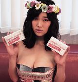 画像: 綺麗な谷間ですね。私、フレッドの好みです