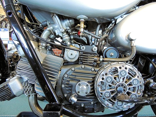 画像: こちらは初期型ポーキュパインE90のDOHCツインエンジン。後期型のE95よりも、こっちの方がより「ポーキュパイン」らしい?ですね。 s-media-cache-ak0.pinimg.com