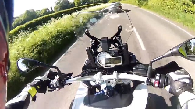画像2: 思わず雄叫びをあげてしまうらしい、スーパーアドベンチャー「BMW S1000XR」の試乗映像