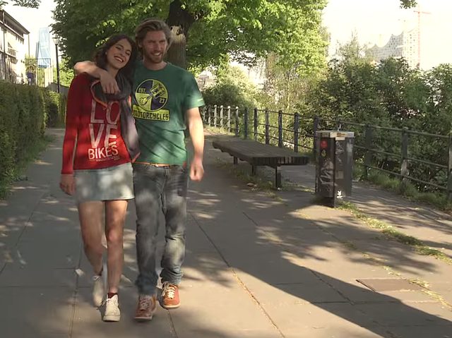 画像: LOVE BIKESのTシャツが可愛い。 www.youtube.com