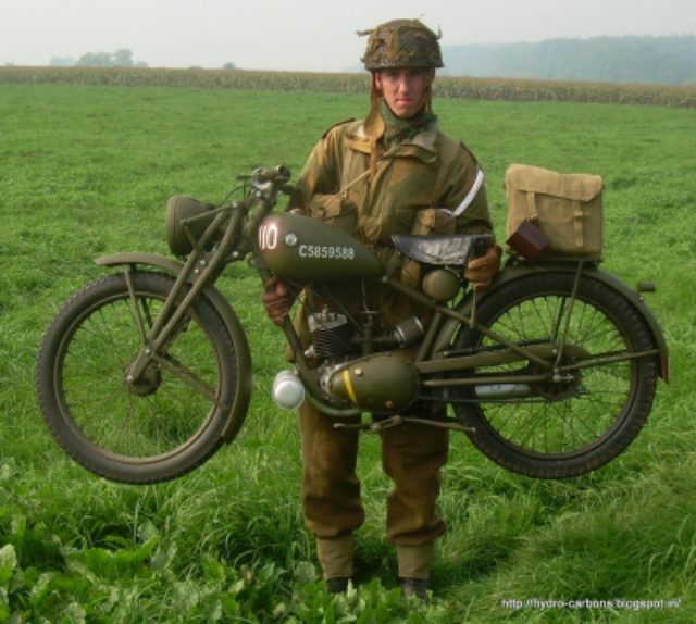 画像: ウェルバイクの32kgよりは重いですが、59kgのフライング・フリーは軽量と呼ぶには十分なスペックでした。 greasengasoline.files.wordpress.com