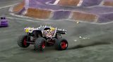 画像6: マッドマックスの世界?!!5トン近い巨大なモンスタートラックがダブルバックフリップの迫力がすごい!!