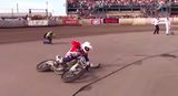 画像4: 【凄技動画】バイクでリンボーダンス?