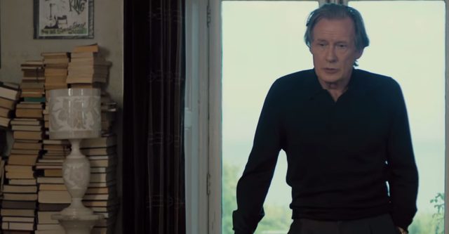 画像: ティムの21歳の誕生日に、父親からタイムトラベルの能力について告げられる abouttime-movie.jp