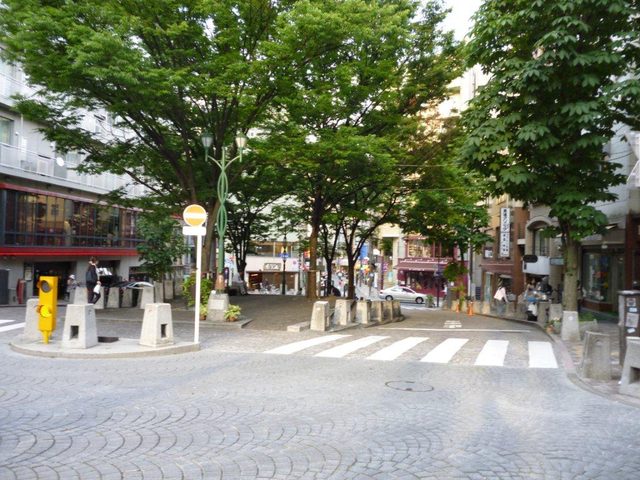画像: ここで普段の麻布十番を見てみましょう。スッキリ www.rekishijin.jp