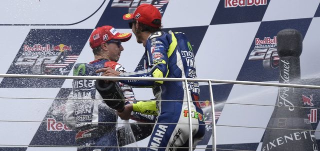 画像: 2位、3位をゲットしたのはヤマハのロレンソとロッシ www.yamahamotogp.com