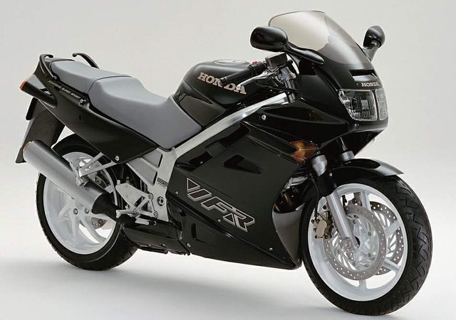 画像: HONDA VFR750F RC36 www.motorcyclespecs.co.za