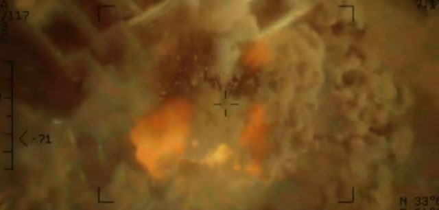 画像: 一瞬で爆撃する www.drone-of-war.com