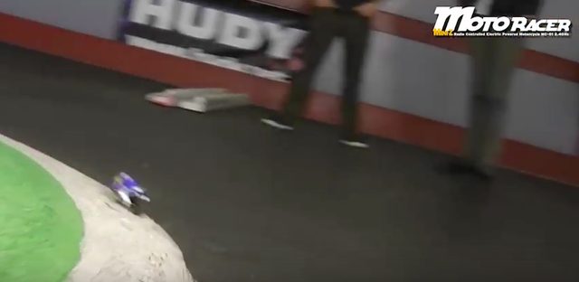 画像: いきなり走行。早い、早すぎて追えない!!MotoGPの世界です!!!