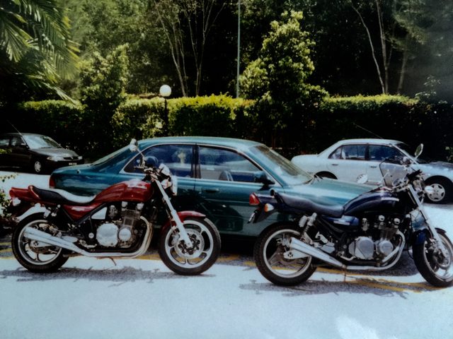 画像: 車とバイク二台。8輪時代。