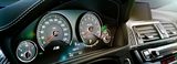 画像: フルスケール330キロのメーターは伊達じゃない! www.bmw.co.jp