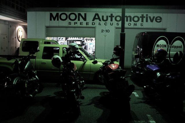 画像: 裏の駐車スペースに停めさせていただいた。
