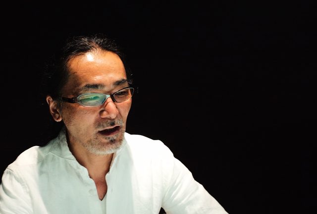 画像: BADLAND 代表取締役クワイケイイチ氏。 2000年神奈川県川崎市にハーレーダビッドソン専門のカスタムショップ【BAD LAND】を設立オープン。 コアでディープなユーザーに、妥協を許さない造り込みに拘ったハイエンドなカスタムを製作。高い評価を得ている。 2010年に『BAD LAND』Facebookページを立ち上げる。ハーレーのカスタムは本国アメリカは勿論、北米、南米、ヨーロッパ各国、オーストラリア、南アフリカ、中東地域、近年は東南アジア各国にコアなファンが多いという特徴に着眼。世界より注目を受ける国内のハーレー・カスタムシーンを取り巻く状況を世界に発信する方法としてFacebookを最適なツールとして選択。Facebookやソーシャルネットワークを通じて、国内のハーレー・カスタムシーンや、国内サブカルチャーやJAPAN COOL全般を世界に配信するためのメディア化を目的として、SNSに取り組んでいる。