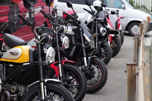 画像: 今回はスクランブラー以外の(ドゥカティ以外も)バイクが目立った。