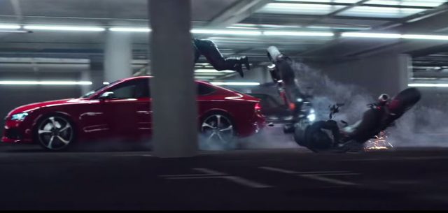 画像: 追っ手のライダーを吹っ飛ばす www.youtube.com