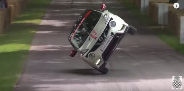 画像1: バランス良すぎ!!!NISSSAN JUKE NISMO RSが片輪走行にチャレンジ!