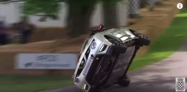 画像2: バランス良すぎ!!!NISSSAN JUKE NISMO RSが片輪走行にチャレンジ!