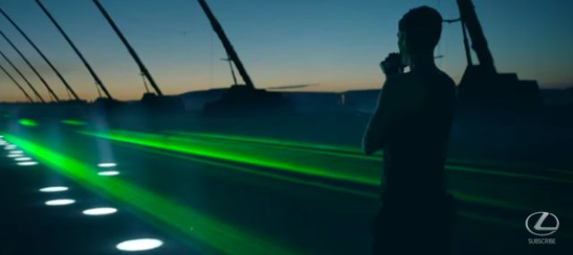 画像1: Lexus SUV NXの巨大プロジェクト!音楽に合わせて3台のNXがリズミカルにシンクロする映像が超かっこいい!