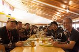 画像: 顔見知りの人はもちろん初めての人もMT-01が結ぶ縁で打ちとけてゆく。