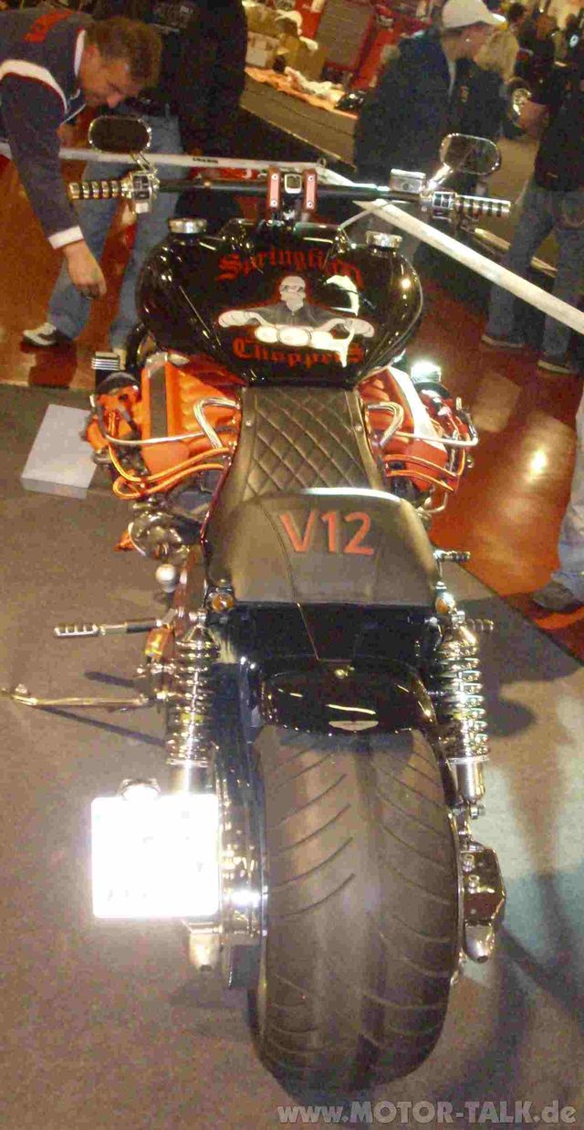 画像: アストンマーチンV12エンジンをバイクに突っ込んじゃった!!w