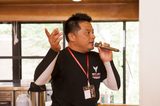 画像: 主催者代表の杉浦 拓也さんの司会でイベントが進行してゆく。