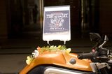 画像: 主催者のマシンに飾られたウエルカムボード。