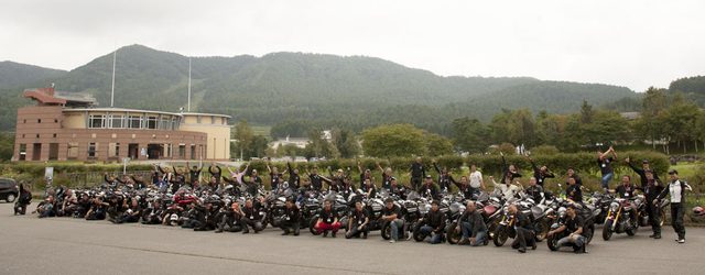 画像: 総勢63台。3列で並べてもこれだけのスペースが必要だった。