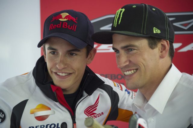 画像: マルケス選手とバレダ選手のツーショット。 www.zimbio.com