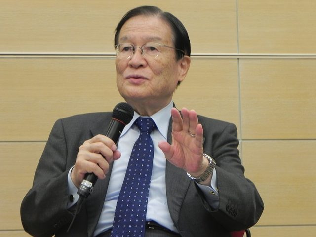 画像2: キャスターの長谷川豊氏が司会進行を務め、本作で描かれる「新しい戦争の形」について熱く語り合った。