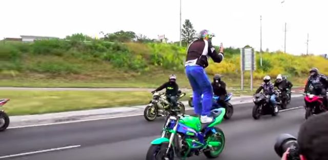 画像2: 【動画】うしろ向きで立って走行!!どゆこと??あぶないあぶない!!