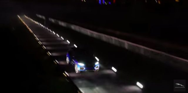 画像1: 重力を一切感じさせないジャガー新型F-PACEのパフォーマンスが凄い!