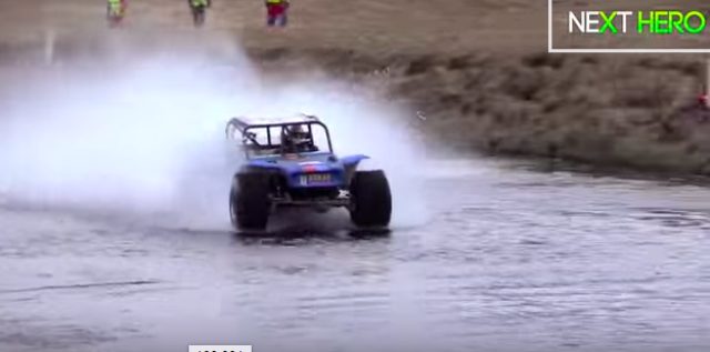 画像2: アイスランドで行われたオフロードレースの衝撃動画!