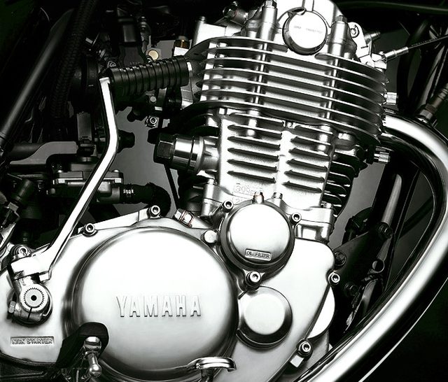 画像: 単気筒399ccの変わらぬ心臓部 www.yamaha-motor.co.jp