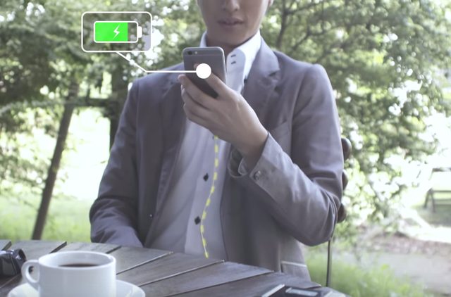画像: スマホにも充電できますよ